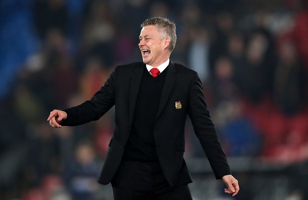 Solskjaer khuyên cầu thủ MU tập với vợ và người yêu