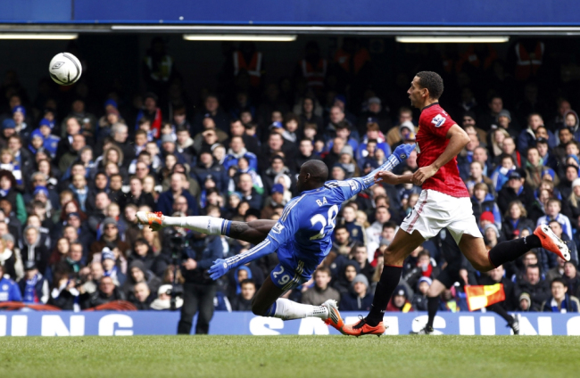 VIDEO: Tiền đạo Chelsea ghi siêu phẩm tiễn MU rời FA Cup