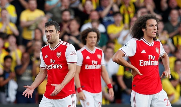 Arsenal ra điều kiện thách đố nếu cầu thủ không muốn giảm lương