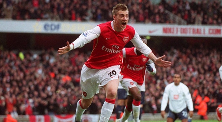 'Chúa tể' Bendtner sở hữu kỷ lục không thể bị phá của Ngoại hạng Anh và thế giới