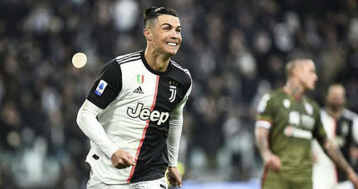 Ronaldo được yêu cầu mua tên sân Barca và đổi thành 'CR7'