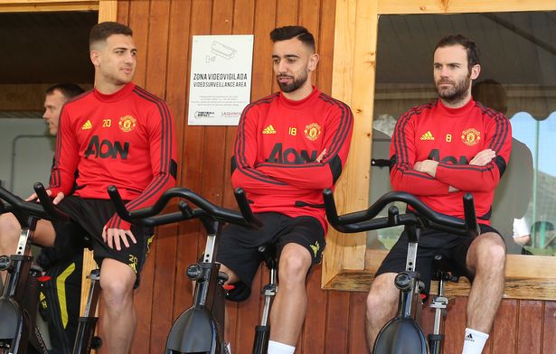 MU chốt giá bạn thân Bruno Fernandes