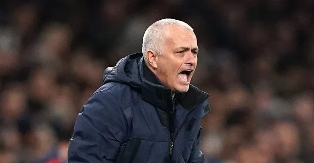 Mourinho mỉa mai Ngoại hạng Anh: 'Ở nhà mà xem Bundesliga'