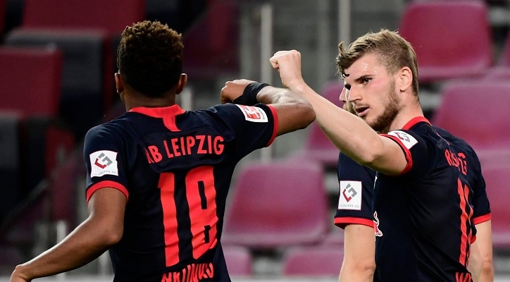 Bundesliga có trận cầu đáng nhớ sau một phần tư thế kỷ