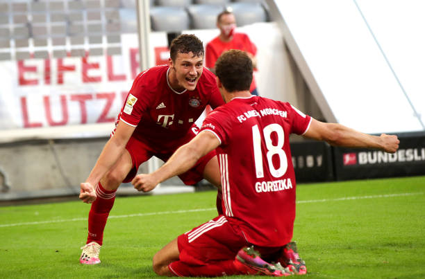 Hậu vệ phản lưới, Bayern vẫn tiến gần tới chiếc đĩa bạc