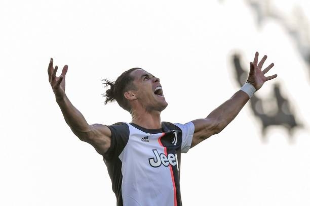 Ronaldo lập siêu phẩm 'nghìn ngày có một' giúp Juve đại thắng