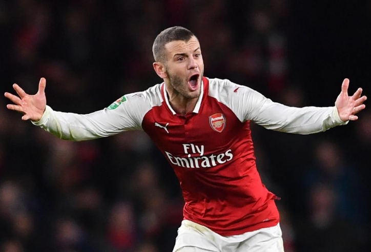 VIDEO: Cựu sao Arsenal 'đốn giò' bạn gái không thương tiếc