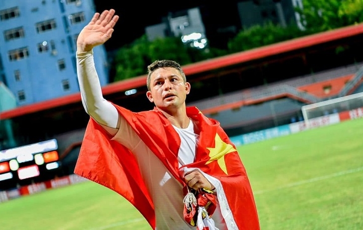 VIDEO: Sao gốc Brazil của ĐT Trung Quốc lập siêu phẩm không thể cản phá