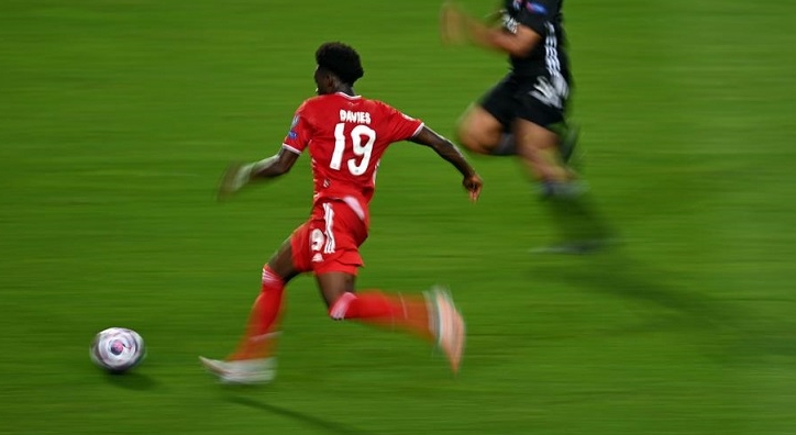 Sao 19 tuổi của Bayern ghi dấu son lịch sử