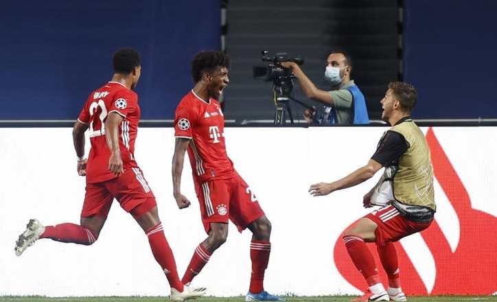 Coman đau lòng sau khi ghi bàn giúp Bayern vô địch