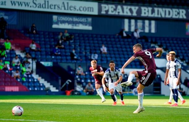 Vardy cân bằng kỷ lục huyền thoại MU ngày Leicester đại thắng