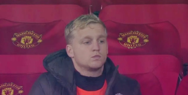 Huyền thoại MU: 'Đội bóng không cần Van de Beek'