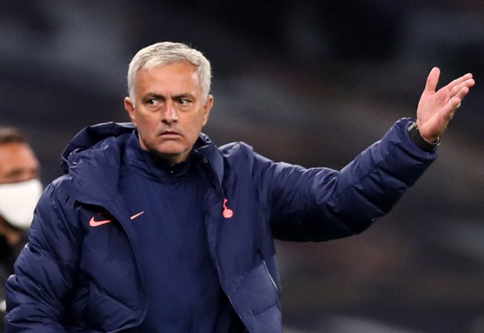 Trò 'gáy quá đà', Mourinho phải nói lời khiêm tốn