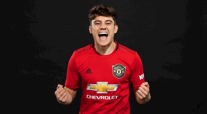 Học trò của Giggs tự hào khi dự bị ở MU