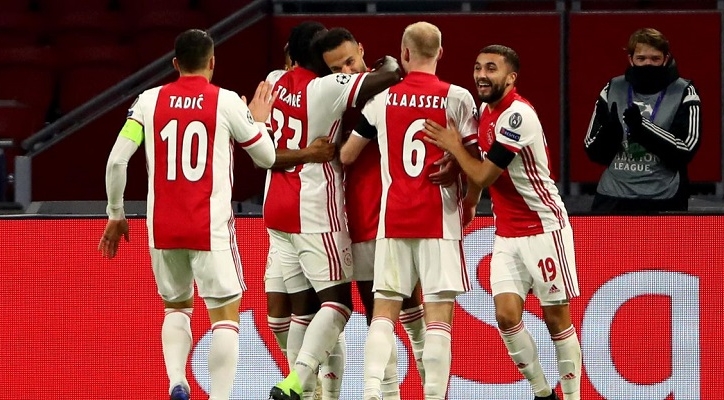 Chuyển nhượng: Sếp Ajax mời MU mua sao