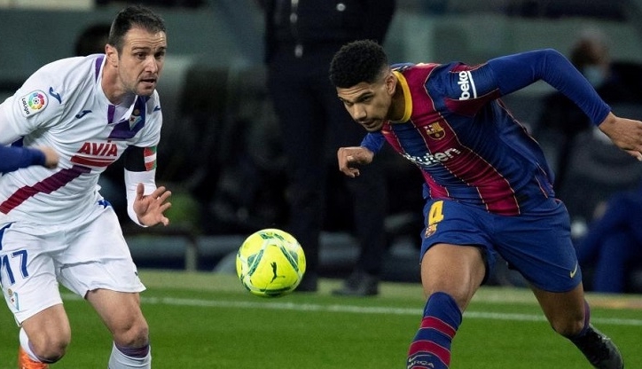 Tội đồ Barca: 'Tôi không nhận ra có người đến gần'