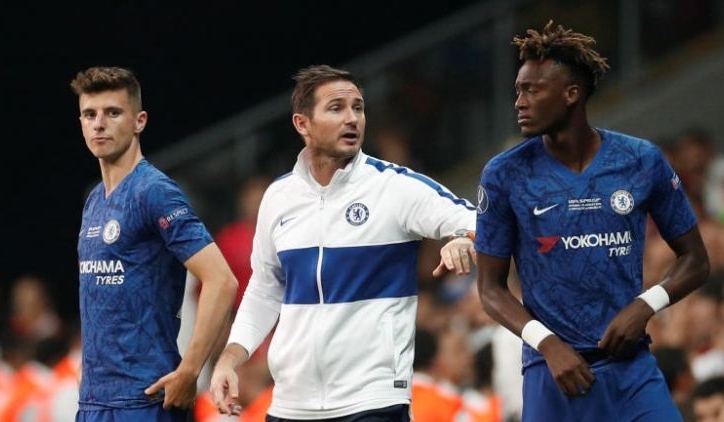 Lampard thừa nhận không thể sánh với trò cưng