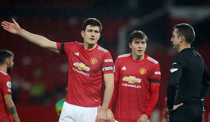 Solskjaer muốn cầu thủ MU 'mạnh tay' hơn với trọng tài