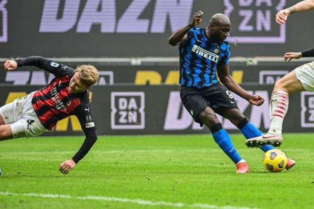 Song sát Lukaku-Martinez khiến AC Milan đại bại
