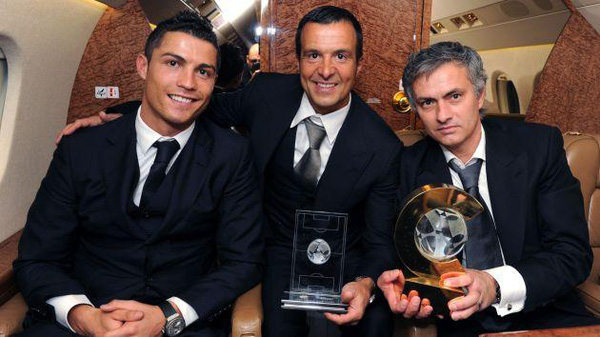 Đại diện của Ronaldo tiến cử người thay Cavani tại MU