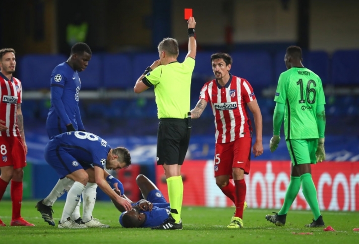 Rio Ferdinand tin cầu thủ Chelsea phải xấu hổ