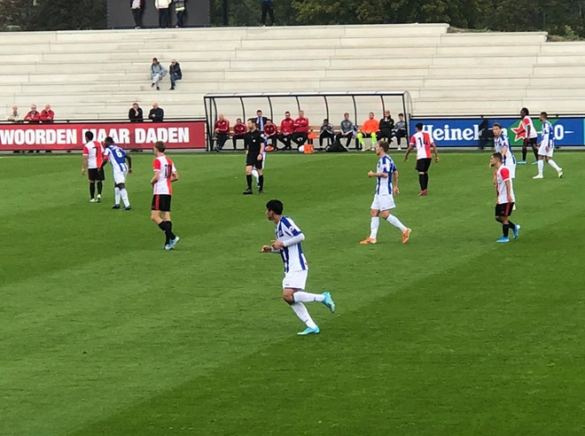 ‘Văn Hậu hay hơn hậu vệ trái của SC Heerenveen’