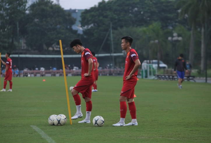 Lương Xuân Trường chấn thương trong buổi tập của ĐT Việt Nam