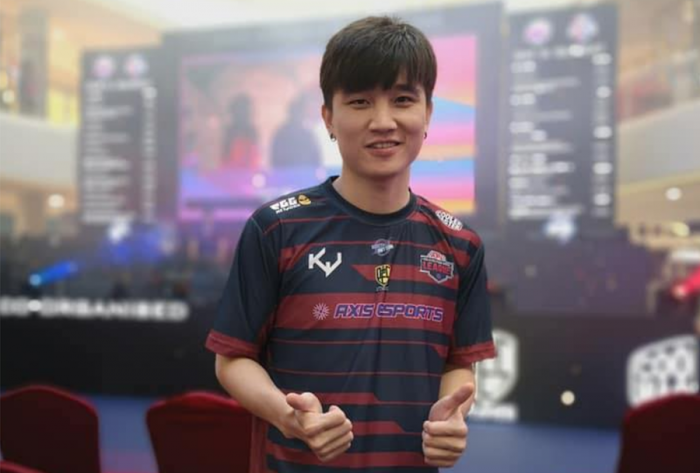 Quang Barca giành chiến thắng đầu tay khi trình diễn lối chơi 'bóng đá người già'