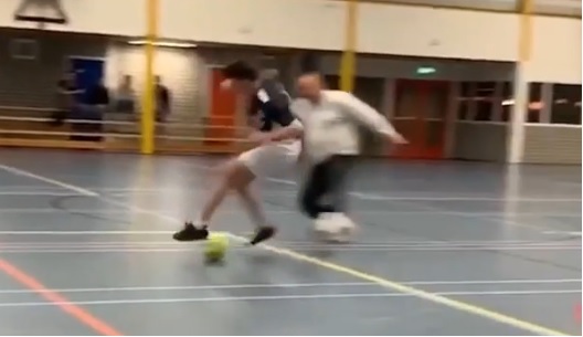 VIDEO: 'Xoay compa' như Zidane và cú sút khiến khán giả sững sờ