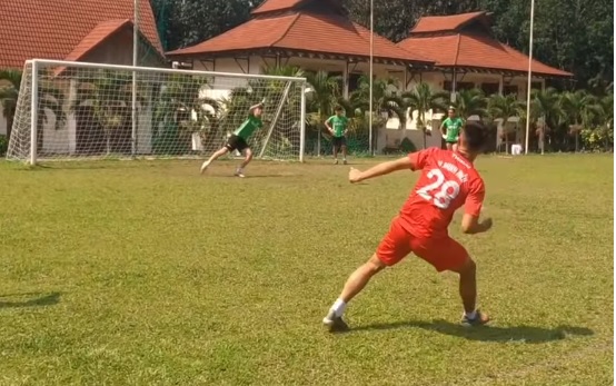 VIDEO: Thủ môn khóa 4 HAGL JMG trổ tài phản xạ như De Gea