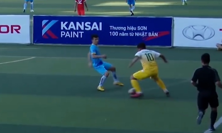 VIDEO: Đẳng cấp của 'Vua phủi' Việt Nam - Capdervilla