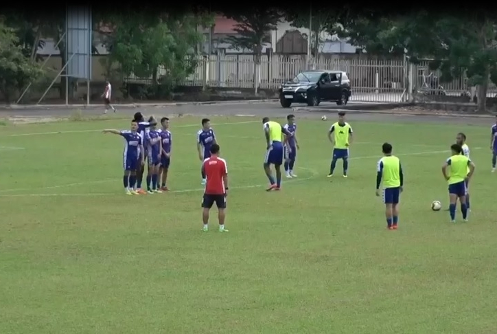 VIDEO: Đồng đội Công Phượng phối hợp đá phạt đầy sáng tạo và tinh quái