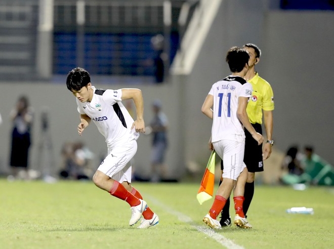 VIDEO: Những lần thay người 'ảo diệu' tại V-League 2020