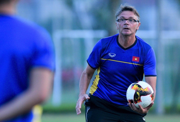 HLV Troussier thất vọng vì U19 Việt Nam vỡ kế hoạch