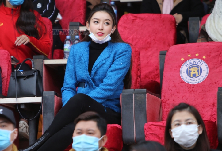 Á Hậu Huyền My thể hiện tình cảm với 'hot boy ĐTVN'