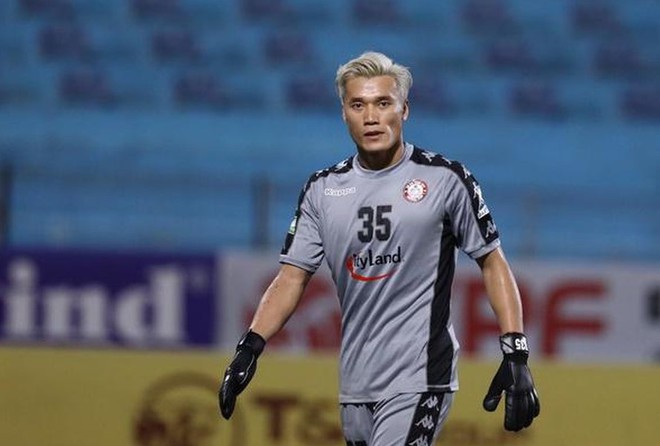 CĐV Nam Định muốn mua thủ môn Bùi Tiến Dũng
