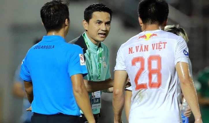 Báo Thái: 'Kiatisak thông minh khi giúp HAGL thắng trận'