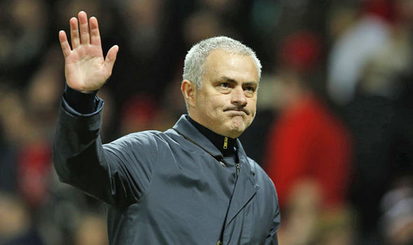 HLV Mourinho bực tức dù MU thắng đậm Saint-Etienne