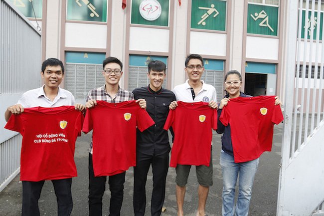 Tin bóng đá HOT chiều 17/2: Công Vinh tung chiêu 'độc', HLV lo cho Quang Hải