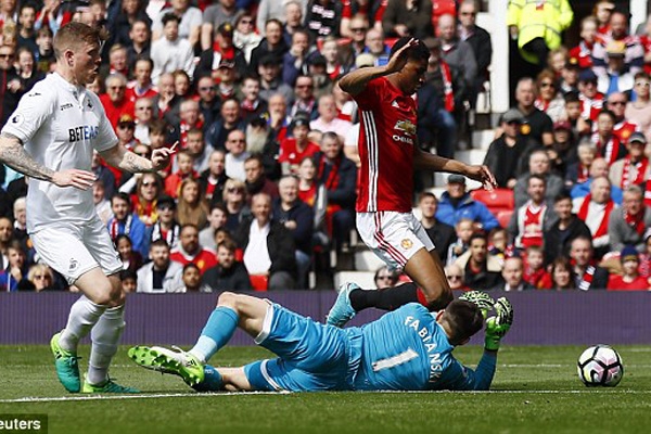 MU được hưởng penalty sau quyết định gây tranh cãi