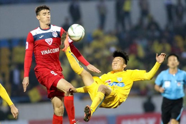 FLC Thanh Hóa thắng kịch tính TQN nhờ bàn thắng phút bù giờ