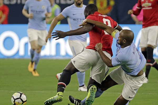 Lukaku lập công, MU đả bại Man City tại ICC 2017
