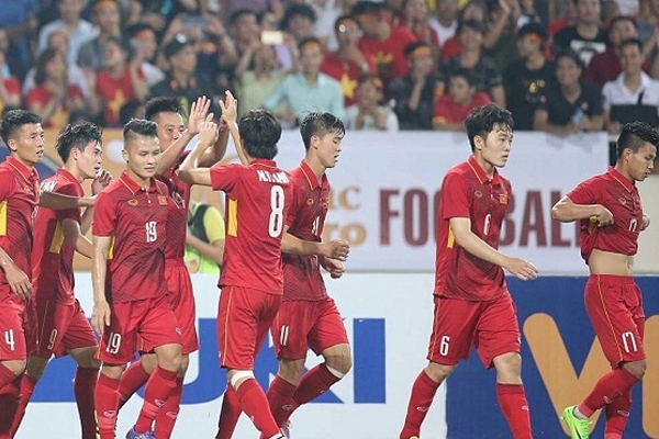Vũ Văn Thanh lọt đội hình tiêu biểu châu Á tháng 8