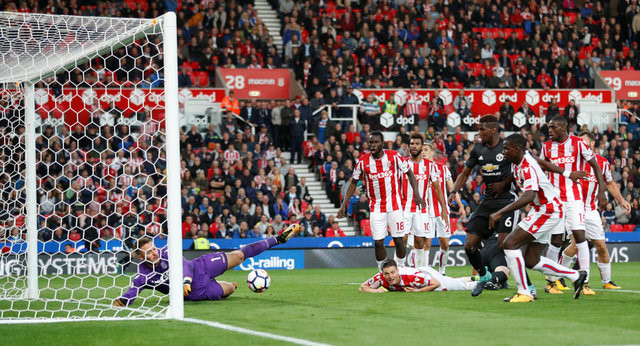 Chấm điểm Stoke 2-2 MU: Gã '0 đồng' rực sáng