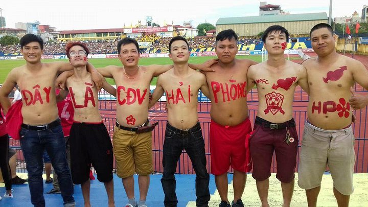 CĐV Hải Phòng lại làm ‘trò độc’ ngay tại sân Thanh Hóa