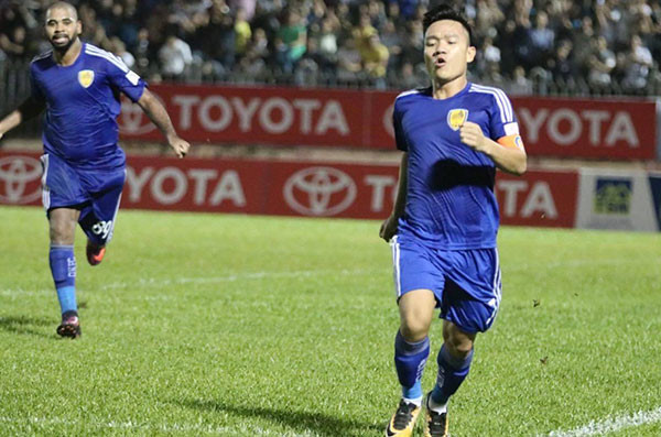 Kết quả bóng đá hôm nay 11/11: Đại diện ĐNÁ thua sấp