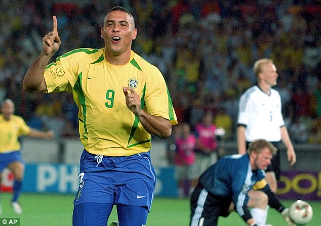 ‘Mới 20 tuổi, cậu ấy đã ngang tầm với Ronaldo de Lima’