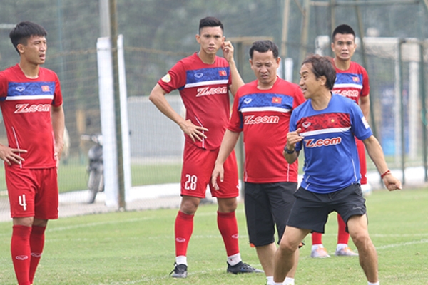 U23 Việt Nam mất trung vệ sau nỗ lực ngăn cản Công Phượng
