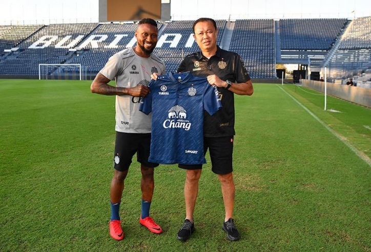 Chính thức: Hoàng Vũ Samson khoác áo Buriram United