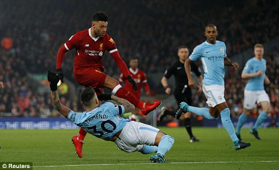 Liverpool kịch tính chấm dứt mạch bất bại của Man City